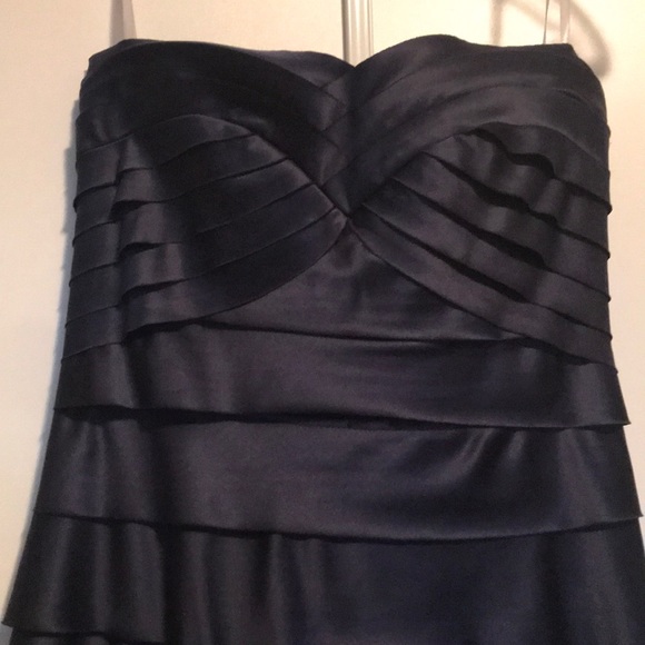 Strapless tiered evening gown - Picture 2 of 5